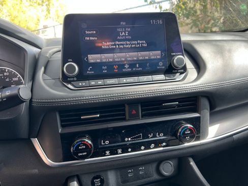 Used 2025 Nissan Rogue SV FWD image 17