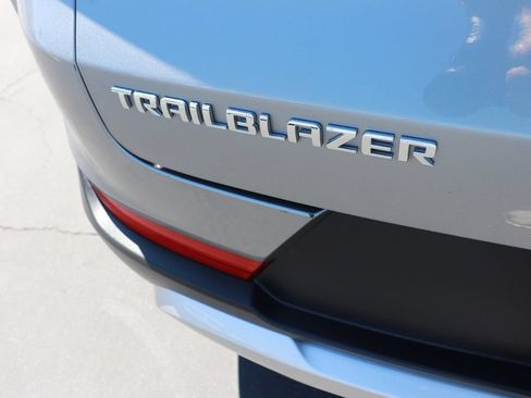Used 2025 Chevrolet TrailBlazer LT FWD image 6