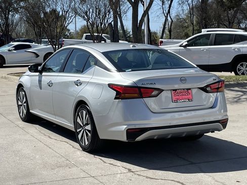 Used 2024 Nissan Altima 2.5 SV image 4