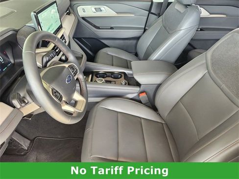 Used 2025 Ford Explorer Active w/ Active Comfort Package image 11