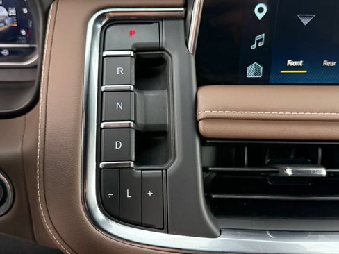 Used 2024 Chevrolet Tahoe High Country AWD/4WD image 21