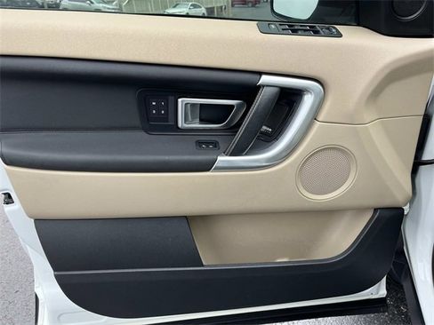 Used 2017 Land Rover Discovery Sport HSE image 30