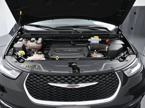 Used 2023 Chrysler Pacifica Touring-L FWD image 27