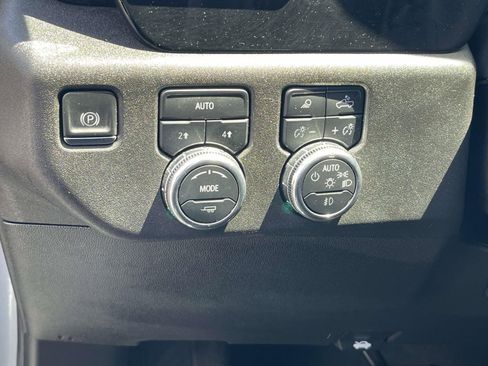 Used 2025 GMC Sierra 1500 SLT AWD/4WD image 19