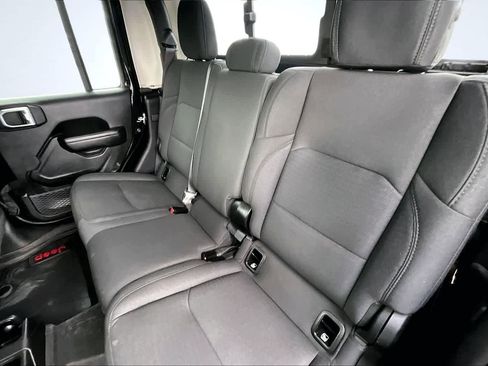 Used 2021 Jeep Gladiator Sport image 13