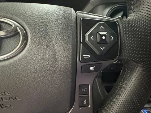 Used 2022 Toyota Tacoma TRD Off-Road AWD/4WD image 16