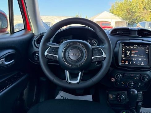 Used 2023 Jeep Renegade Latitude AWD/4WD image 18