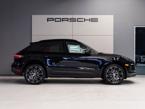 Certified 2026 Porsche Macan AWD/4WD image 8