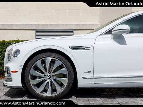 Used 2021 Bentley Flying Spur W12 image 36