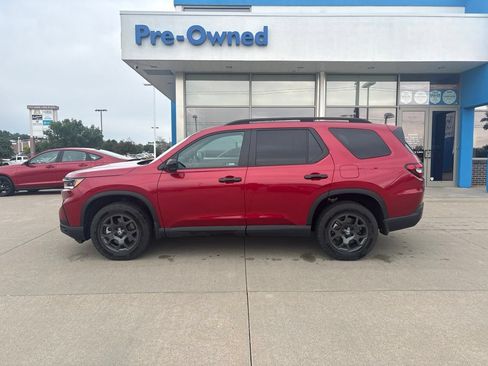Certified 2025 Honda Pilot TrailSport image 8