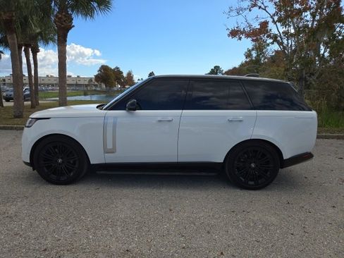 Used 2025 Land Rover Range Rover Autobiography image 2