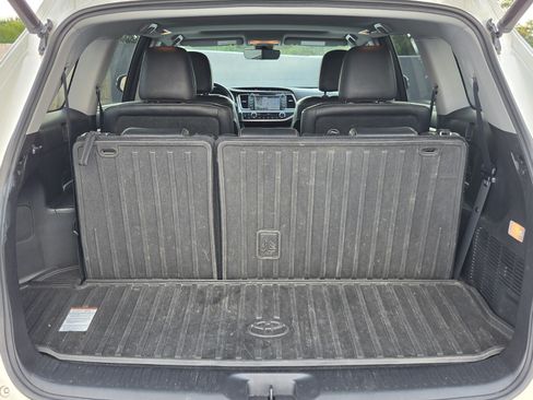 Used 2017 Toyota Highlander Limited FWD image 16
