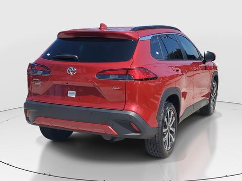 Used 2022 Toyota Corolla Cross XLE FWD image 3