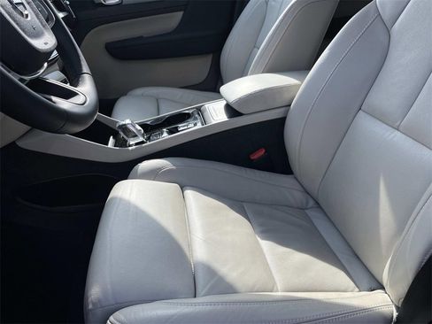 Used 2023 Volvo XC40 B5 Plus w/ Protection Package Premier image 22