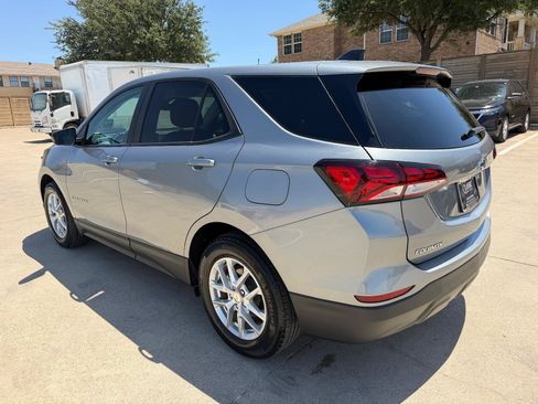 Used 2023 Chevrolet Equinox LS w/ LS Convenience Package FWD image 5