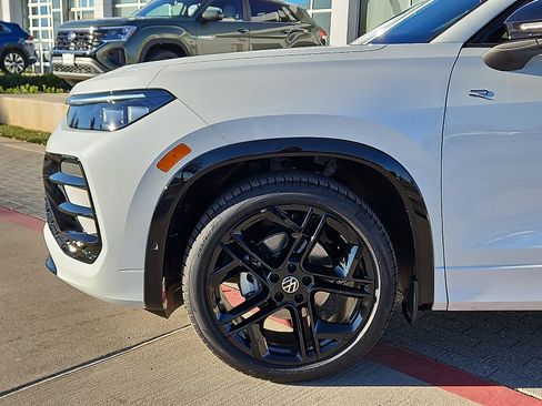 New 2026 Volkswagen Tiguan SE R-Line FWD image 6