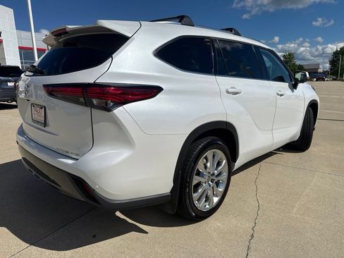 Used 2023 Toyota Highlander Limited AWD/4WD image 3