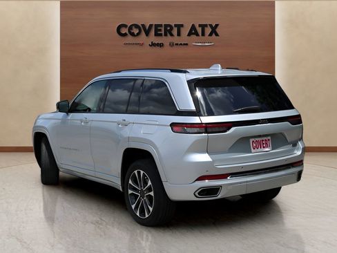 Used 2022 Jeep Grand Cherokee Overland w/ Luxury Tech Group IV RWD image 3