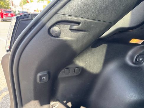 Used 2019 Jeep Cherokee Limited AWD/4WD image 25