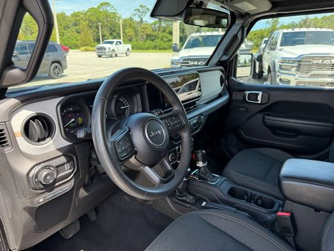 Used 2024 Jeep Wrangler Unlimited AWD/4WD image 22