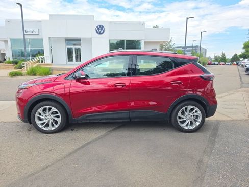 Used 2023 Chevrolet Bolt EUV LT FWD image 2