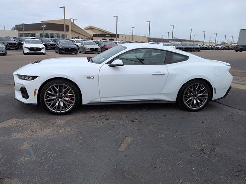 Used 2024 Ford Mustang GT Premium image 4