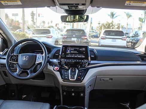 Used 2023 Honda Odyssey Elite image 18