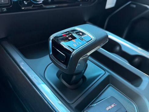 New 2026 GMC Sierra 1500 SLT image 18
