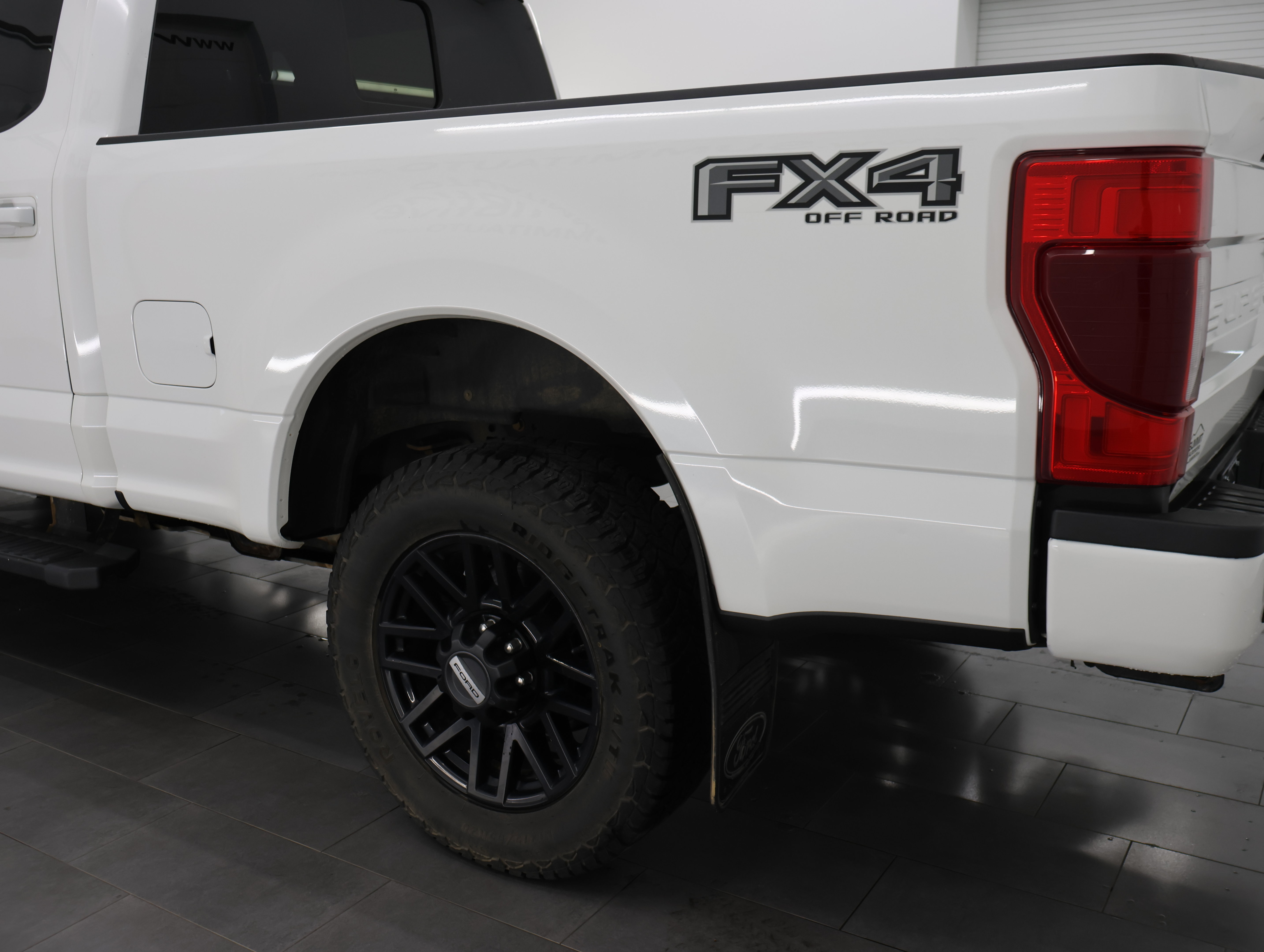 Used 2022 Ford F350 Lariat w/ Black Appearance Package AWD/4WD image 28