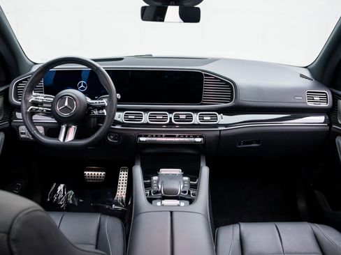 Used 2024 Mercedes-Benz GLS 450 4MATIC image 10