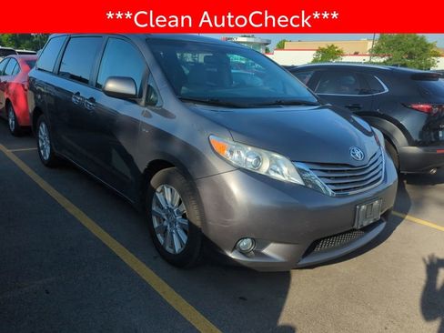 Used 2017 Toyota Sienna XLE Premium AWD/4WD image 4