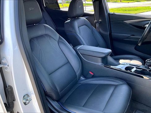 Used 2025 Buick Envista Sport Touring w/ Convenience I Package FWD image 27