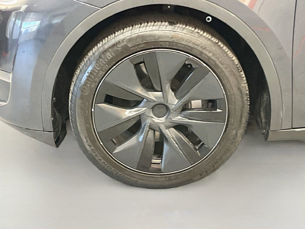 Used 2024 Tesla Model Y Long Range AWD/4WD image 28