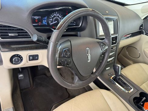 Used 2018 Lincoln MKT Reserve w/ Technology Package image 28