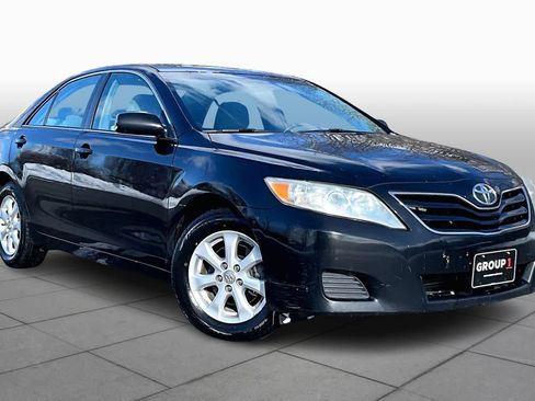 Used 2011 Toyota Camry LE image 2