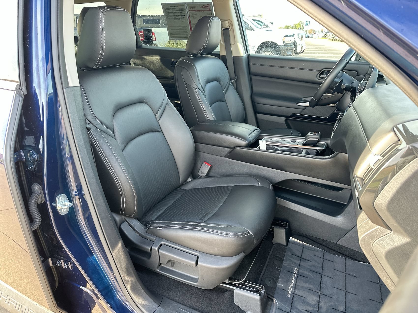 Used 2025 Nissan Pathfinder SV FWD image 24