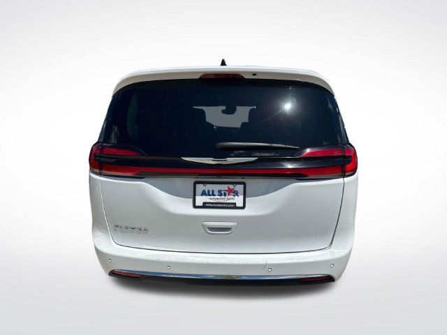 Used 2023 Chrysler Pacifica Touring-L FWD image 9