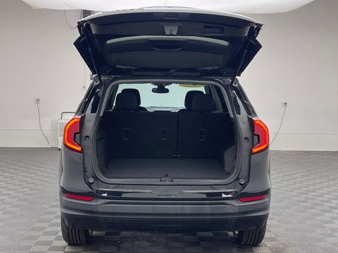 Used 2022 GMC Terrain SLE w/ Driver Convenience Package FWD image 9