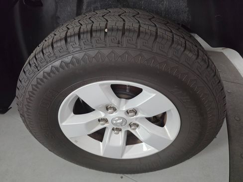 Used 2022 RAM 1500 Classic SLT AWD/4WD image 10