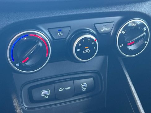 Used 2025 Hyundai Venue SE FWD image 17