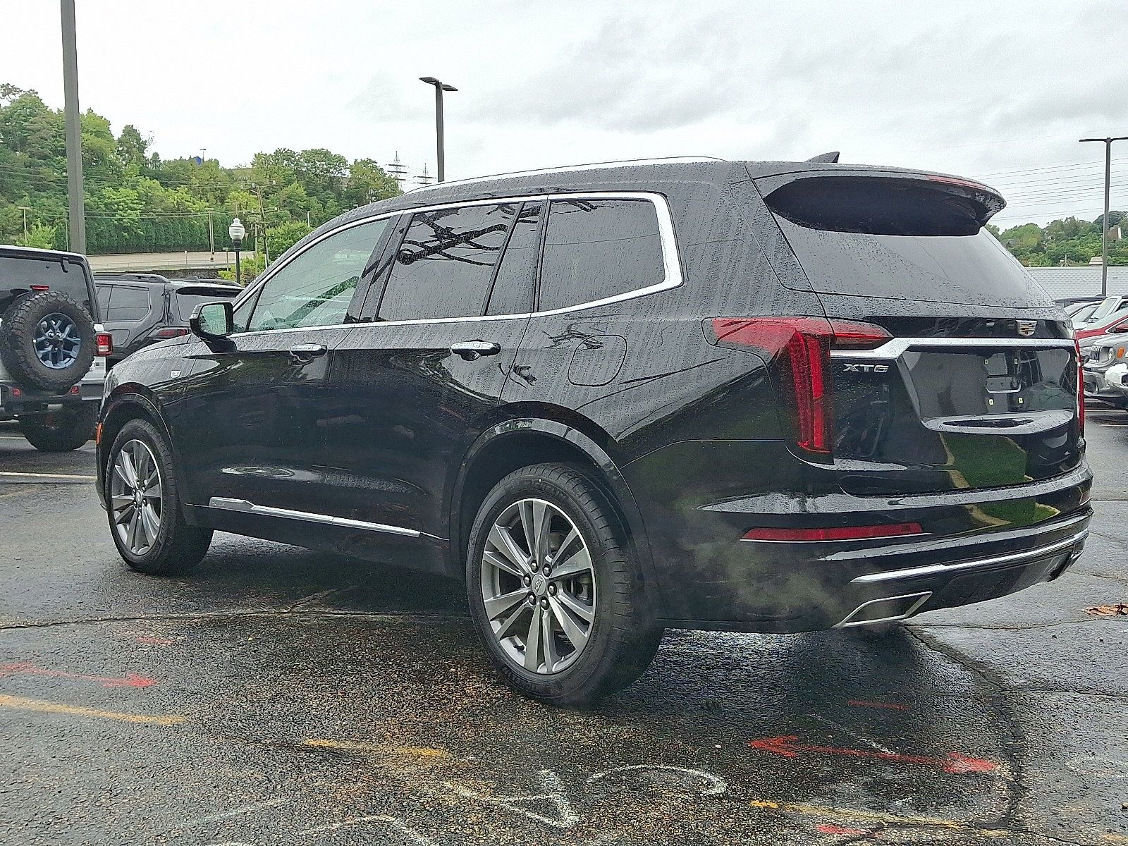 Used 2025 Cadillac XT6 Premium Luxury w/ LPO, Floor Liner Package FWD image 6