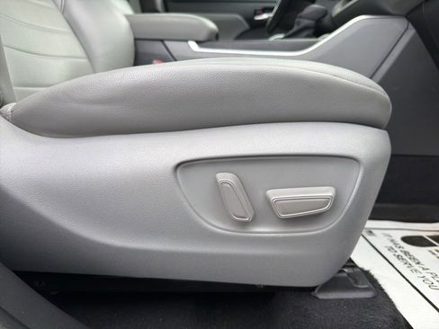 Certified 2022 Toyota Highlander XLE image 32