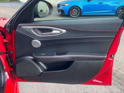 Used 2025 Alfa Romeo Giulia AWD w/ Driving Assist Package image 14