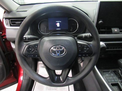 Used 2023 Toyota RAV4 LE AWD/4WD image 31