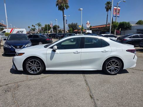 Used 2022 Toyota Camry XSE FWD image 9