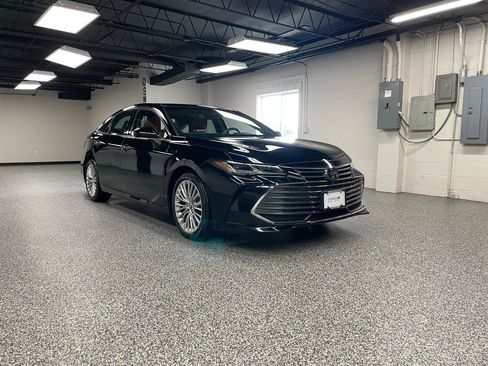 Used 2019 Toyota Avalon Limited w/ Advanced Safety Package FWD image 4