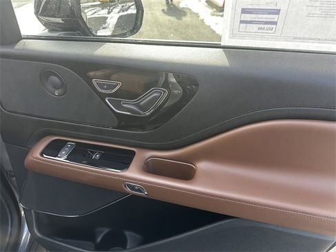 Certified 2023 Lincoln Aviator Reserve w/ Equipment Group 201A image 36