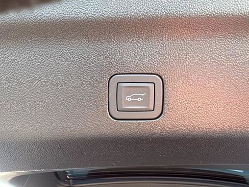 New 2026 Chevrolet Suburban High Country image 14