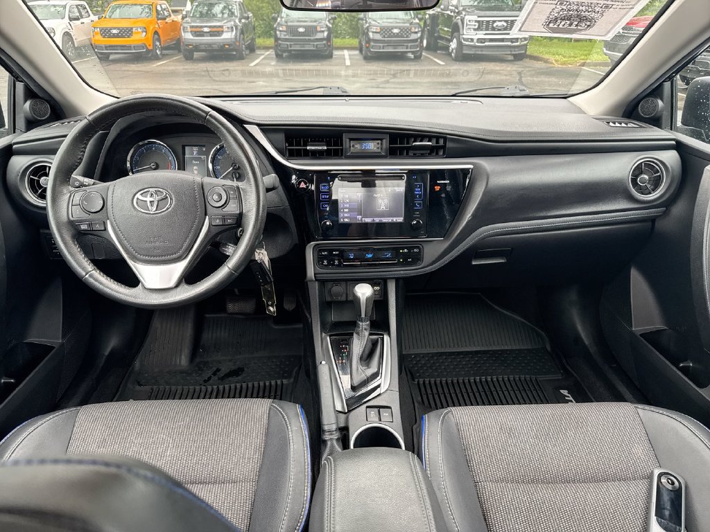 Used 2017 Toyota Corolla SE w/ Carpet Mat Package (TMS) FWD image 10
