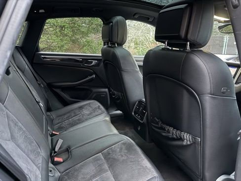 Used 2017 Porsche Macan S image 30